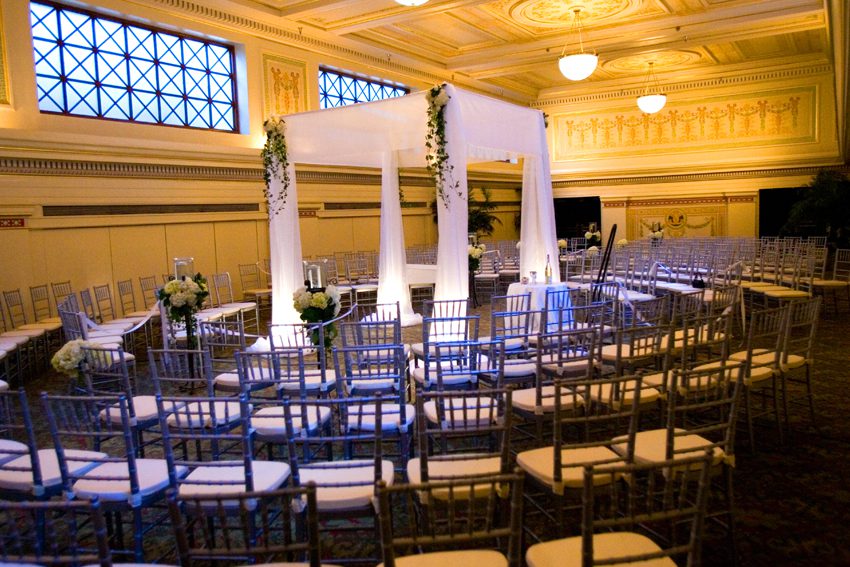 Wedding in Columbus Club featuring 360 Seating and an Alter in the Center.